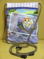 Сумочка-кошелек на шею с кошками и цветами 20х15см